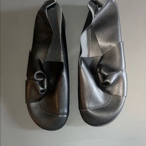 Elegant Black leather Women's slip in Shoes size 9 LNC